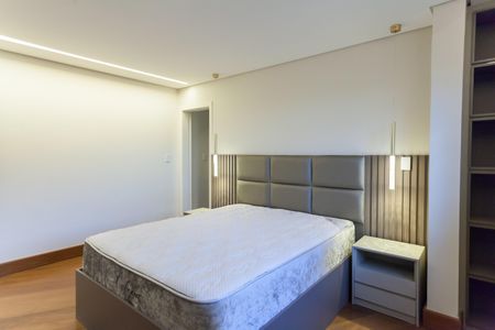 Casa de condomínio à venda com 397m², 4 quartos e 4 vagas Casa de condomínio à venda com 397m², 4 quartos e 4 vagasSuíte master