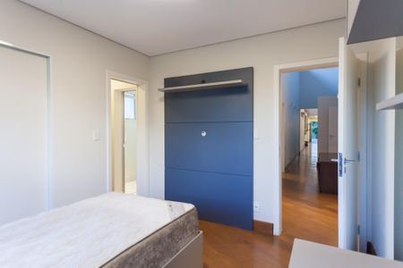 Casa de condomínio à venda com 397m², 4 quartos e 4 vagas Casa de condomínio à venda com 397m², 4 quartos e 4 vagasSuíte 2