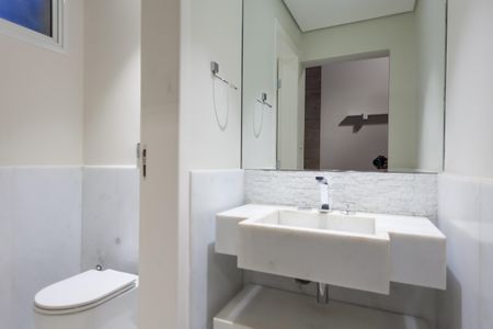 Casa de condomínio à venda com 397m², 4 quartos e 4 vagas Casa de condomínio à venda com 397m², 4 quartos e 4 vagasLavabo