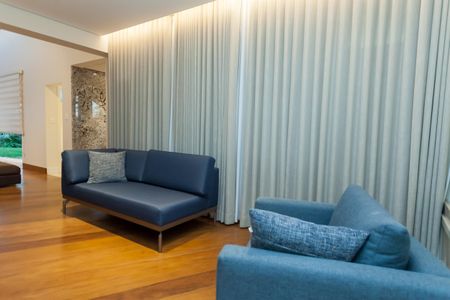 Casa de condomínio à venda com 397m², 4 quartos e 4 vagas Casa de condomínio à venda com 397m², 4 quartos e 4 vagasSala tv