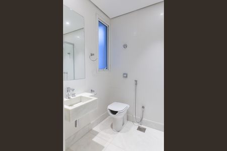 Casa de condomínio à venda com 397m², 4 quartos e 4 vagas Casa de condomínio à venda com 397m², 4 quartos e 4 vagasBanheiro suíte 3