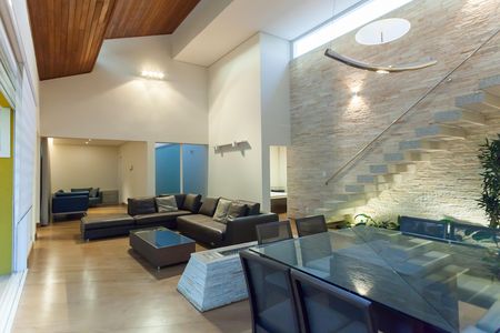 Casa de condomínio à venda com 397m², 4 quartos e 4 vagas Casa de condomínio à venda com 397m², 4 quartos e 4 vagasSala