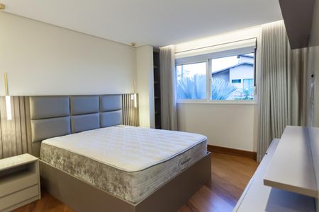 Casa de condomínio à venda com 397m², 4 quartos e 4 vagas Casa de condomínio à venda com 397m², 4 quartos e 4 vagasSuíte master