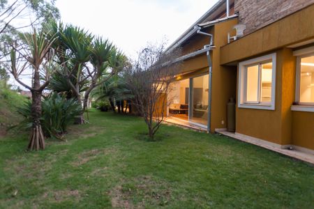 Casa de condomínio à venda com 397m², 4 quartos e 4 vagas Casa de condomínio à venda com 397m², 4 quartos e 4 vagasQuintal