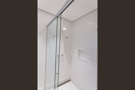 Casa de condomínio à venda com 397m², 4 quartos e 4 vagas Casa de condomínio à venda com 397m², 4 quartos e 4 vagasBanheiro suíte 3