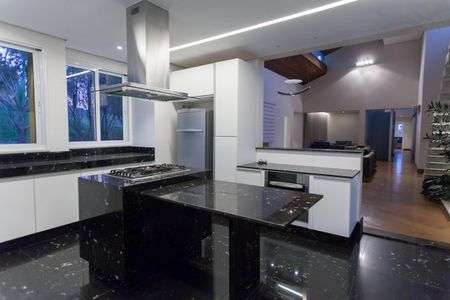 Casa de condomínio à venda com 397m², 4 quartos e 4 vagas Casa de condomínio à venda com 397m², 4 quartos e 4 vagasCozinha