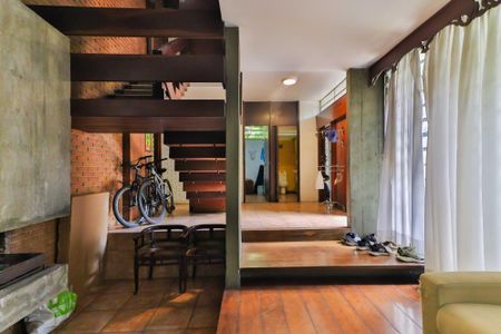 Casa à venda com 324m², 8 quartos e 4 vagasSala