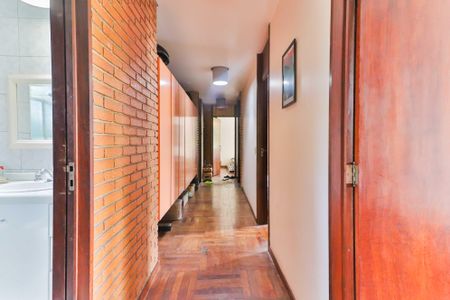 Casa à venda com 324m², 8 quartos e 4 vagasCorredor para Quartos