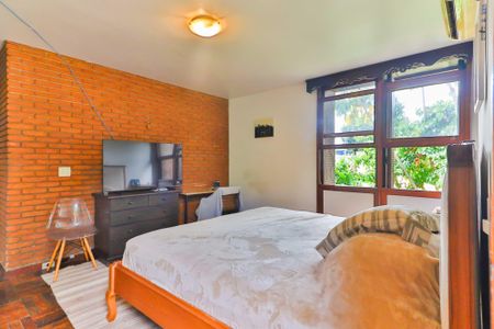 Casa à venda com 324m², 8 quartos e 4 vagasSuíte 1