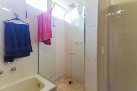 Casa à venda com 324m², 8 quartos e 4 vagasBanheiro da Suíte 1