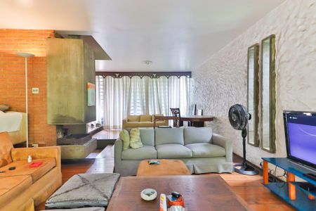 Casa à venda com 324m², 8 quartos e 4 vagasSala