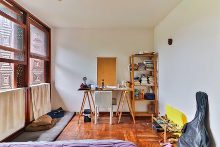 Casa à venda com 324m², 8 quartos e 4 vagasQuarto 1