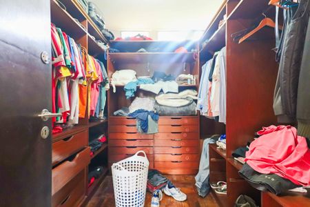 Casa à venda com 324m², 8 quartos e 4 vagasCloset da Suíte 1