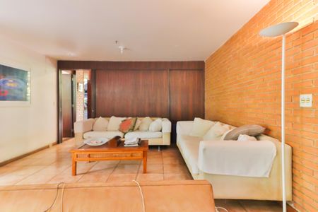 Casa à venda com 324m², 8 quartos e 4 vagasSala
