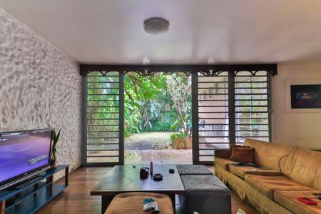 Casa à venda com 324m², 8 quartos e 4 vagasSala