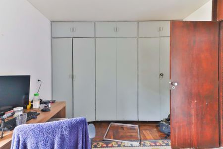 Casa à venda com 324m², 8 quartos e 4 vagasQuarto 2