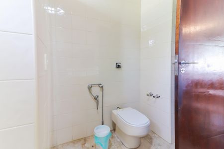 Casa à venda com 324m², 8 quartos e 4 vagasBanheiro da Suíte 1