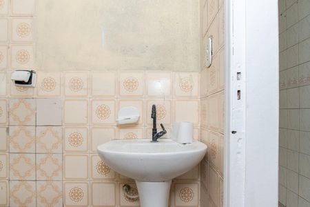Casa à venda com 250m², 4 quartos e 2 vagas Casa à venda com 250m², 4 quartos e 2 vagasBanheiro