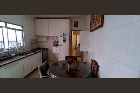 Casa à venda com 208m², 4 quartos e 4 vagas Casa à venda com 208m², 4 quartos e 4 vagasCozinha