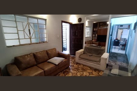 Casa à venda com 208m², 4 quartos e 4 vagas Casa à venda com 208m², 4 quartos e 4 vagasSala