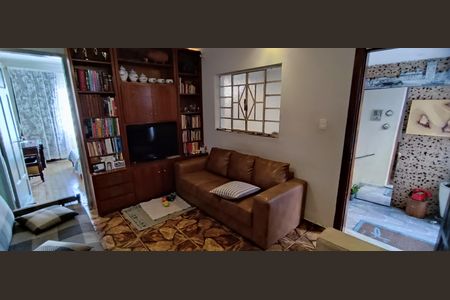 Casa à venda com 208m², 4 quartos e 4 vagas Casa à venda com 208m², 4 quartos e 4 vagasSala