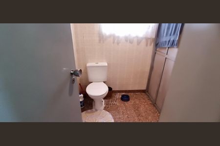 Casa à venda com 208m², 4 quartos e 4 vagas Casa à venda com 208m², 4 quartos e 4 vagasBanheiro