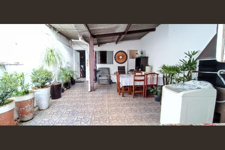 Casa à venda com 208m², 4 quartos e 4 vagas Casa à venda com 208m², 4 quartos e 4 vagasEspaço Gourmet