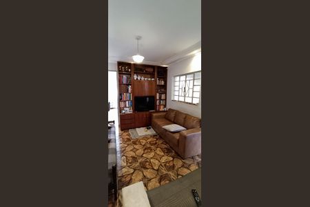 Casa à venda com 208m², 4 quartos e 4 vagas Casa à venda com 208m², 4 quartos e 4 vagasSala