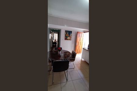 Casa à venda com 208m², 4 quartos e 4 vagas Casa à venda com 208m², 4 quartos e 4 vagasCozinha