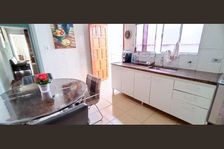 Casa à venda com 208m², 4 quartos e 4 vagas Casa à venda com 208m², 4 quartos e 4 vagasCozinha