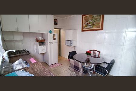 Casa à venda com 208m², 4 quartos e 4 vagas Casa à venda com 208m², 4 quartos e 4 vagasCozinha