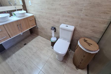 Casa à venda com 250m², 3 quartos e 2 vagasBanheiro da Suíte