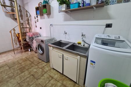 Casa à venda com 250m², 3 quartos e 2 vagasÁrea de Serviço