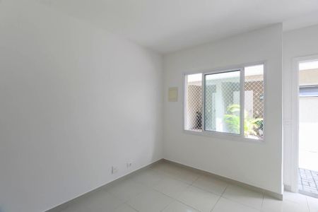 Casa de condomínio à venda com 68m², 2 quartos e 1 vagaSala