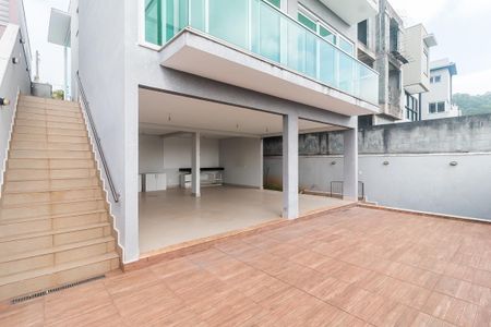 Casa de condomínio para alugar com 250m², 3 quartos e 4 vagasQuintal dos Fundos