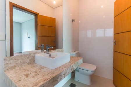 Casa de condomínio para alugar com 250m², 3 quartos e 4 vagasBanheiro da Suíte 1