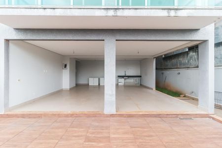 Casa de condomínio para alugar com 250m², 3 quartos e 4 vagasQuintal dos Fundos