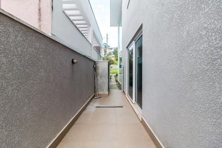 Casa de condomínio para alugar com 250m², 3 quartos e 4 vagasCorredor Lateral