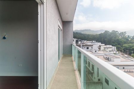 Casa de condomínio para alugar com 250m², 3 quartos e 4 vagasSacada dos Quartos 2 e 3