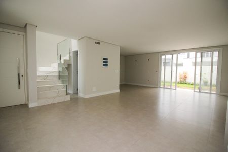 Casa de condomínio à venda com 209m², 3 quartos e 2 vagasSala