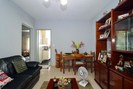 Casa à venda com 102m², 2 quartos e 2 vagasSala