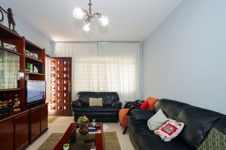 Casa à venda com 102m², 2 quartos e 2 vagasSala