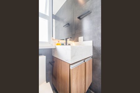 Apartamento à venda com 69m², 2 quartos e 2 vagasBanheiro da Suíte 1