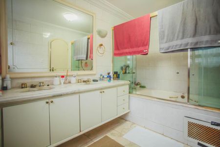 Casa à venda com 500m², 4 quartos e 5 vagasBanheiro Suíte 3