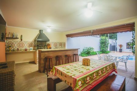 Casa à venda com 500m², 4 quartos e 5 vagasQuintal - Churrasqueira