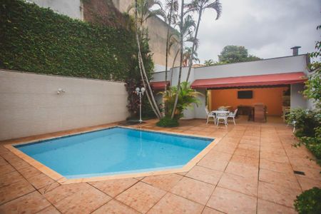 Casa à venda com 500m², 4 quartos e 5 vagasQuintal - Piscina
