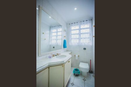 Casa à venda com 500m², 4 quartos e 5 vagasBanheiro Suíte 2