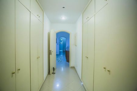 Casa à venda com 500m², 4 quartos e 5 vagasCorredor - Quartos