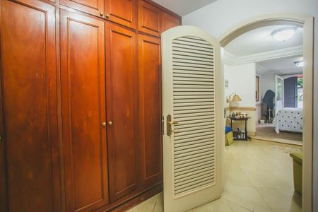 Casa à venda com 500m², 4 quartos e 5 vagasCloset Suíte 3