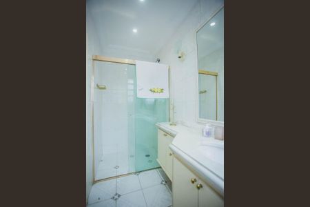 Casa à venda com 500m², 4 quartos e 5 vagasBanheiro Suíte 2